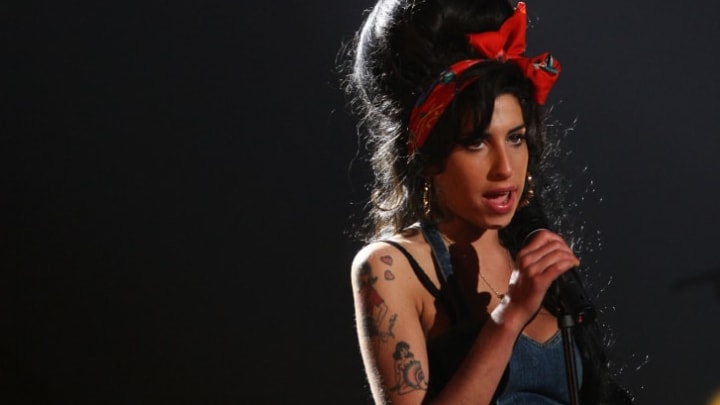 Amy Winehouse performs at the MTV Europe Music Awards at the Olympiahalle on November 1, 2007 in Munich, Germany.